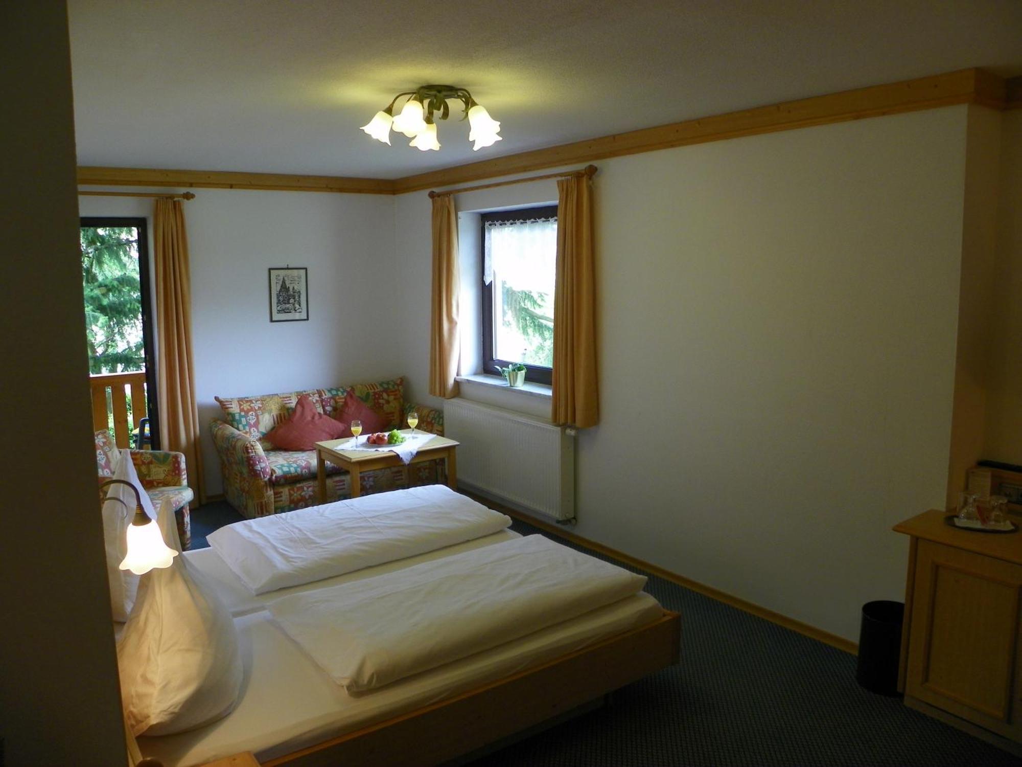 Landhotel Steigerwaldhaus Burghaslach Екстер'єр фото