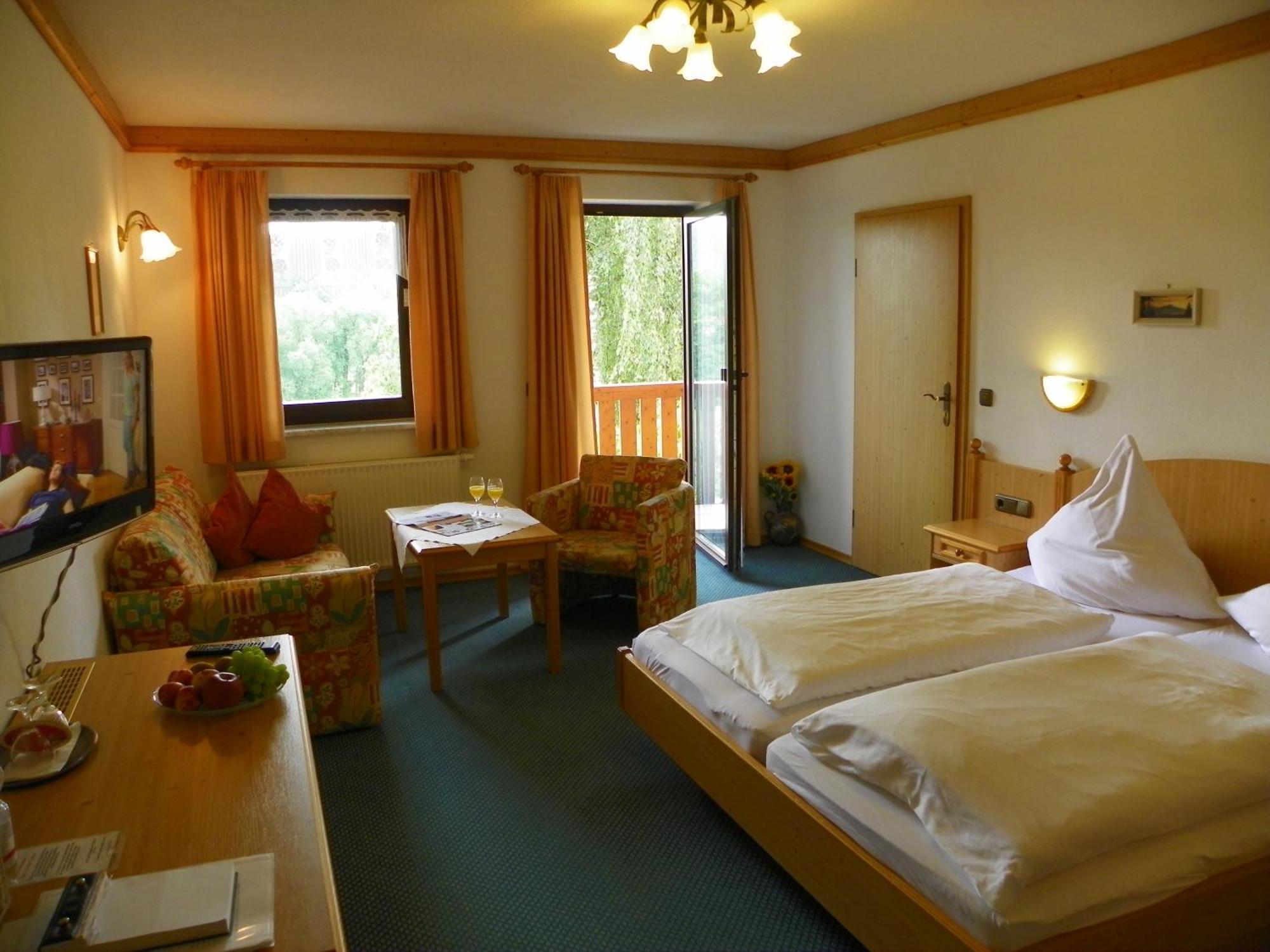 Landhotel Steigerwaldhaus Burghaslach Екстер'єр фото